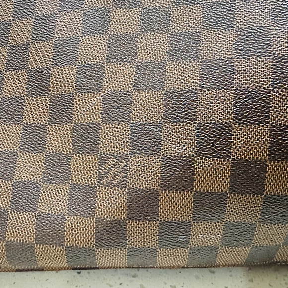 Louis Vuitton Neverfull Bag - Picture 5 of 10